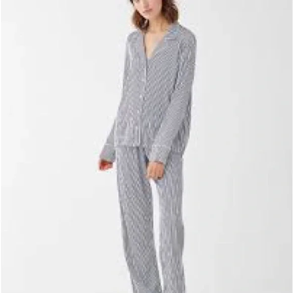 Splendid 4 sets of  pajama loungewear - Picture 9 of 9